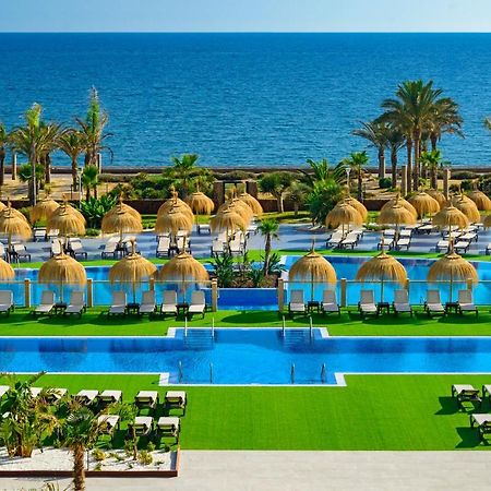 Cabogata Beach Hotel เรตามาร์ ภายนอก รูปภาพ The resort's pool area