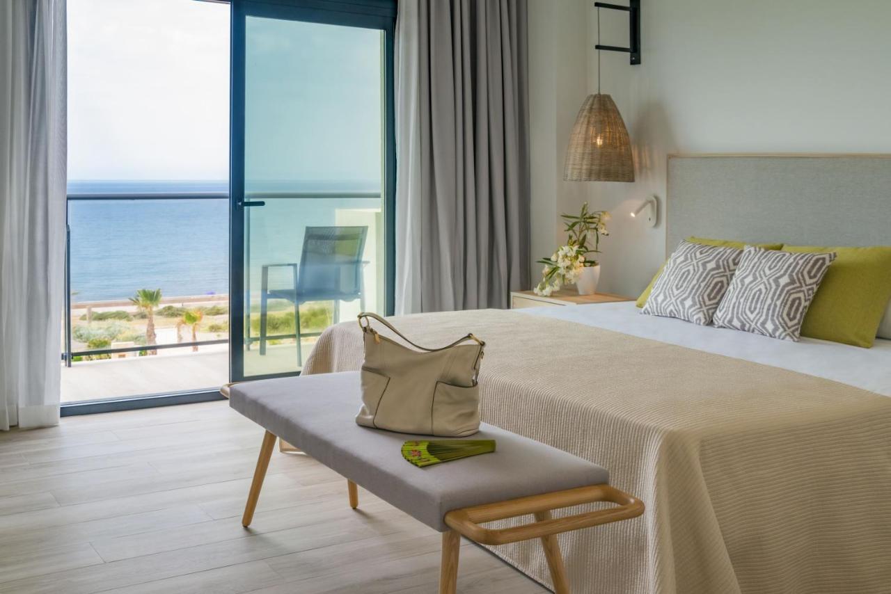 Cabogata Beach Hotel เรตามาร์ ภายนอก รูปภาพ A bedroom at the hotel