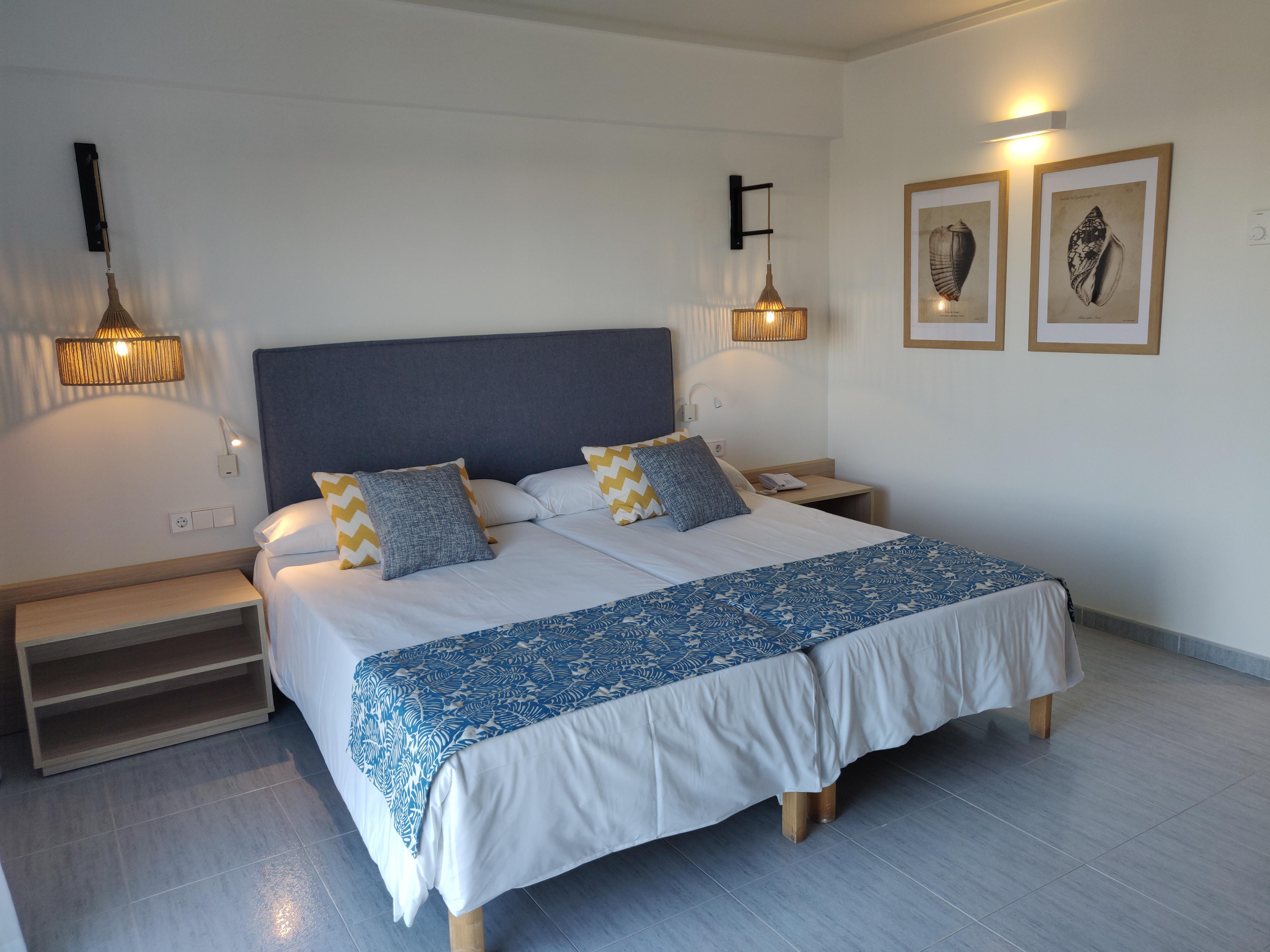 Cabogata Beach Hotel เรตามาร์ ภายนอก รูปภาพ A bedroom at the hotel