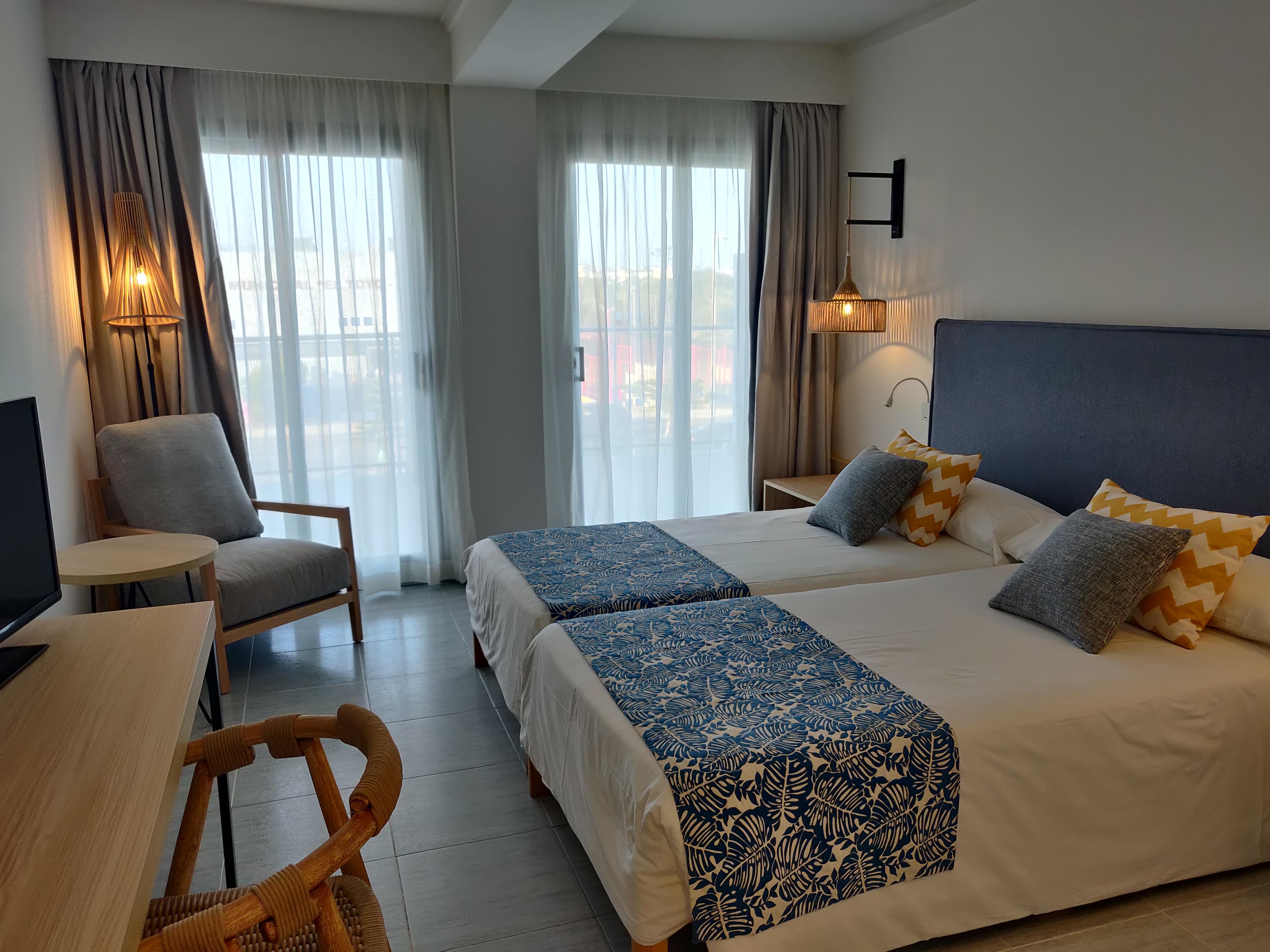 Cabogata Beach Hotel เรตามาร์ ภายนอก รูปภาพ A room at the hotel