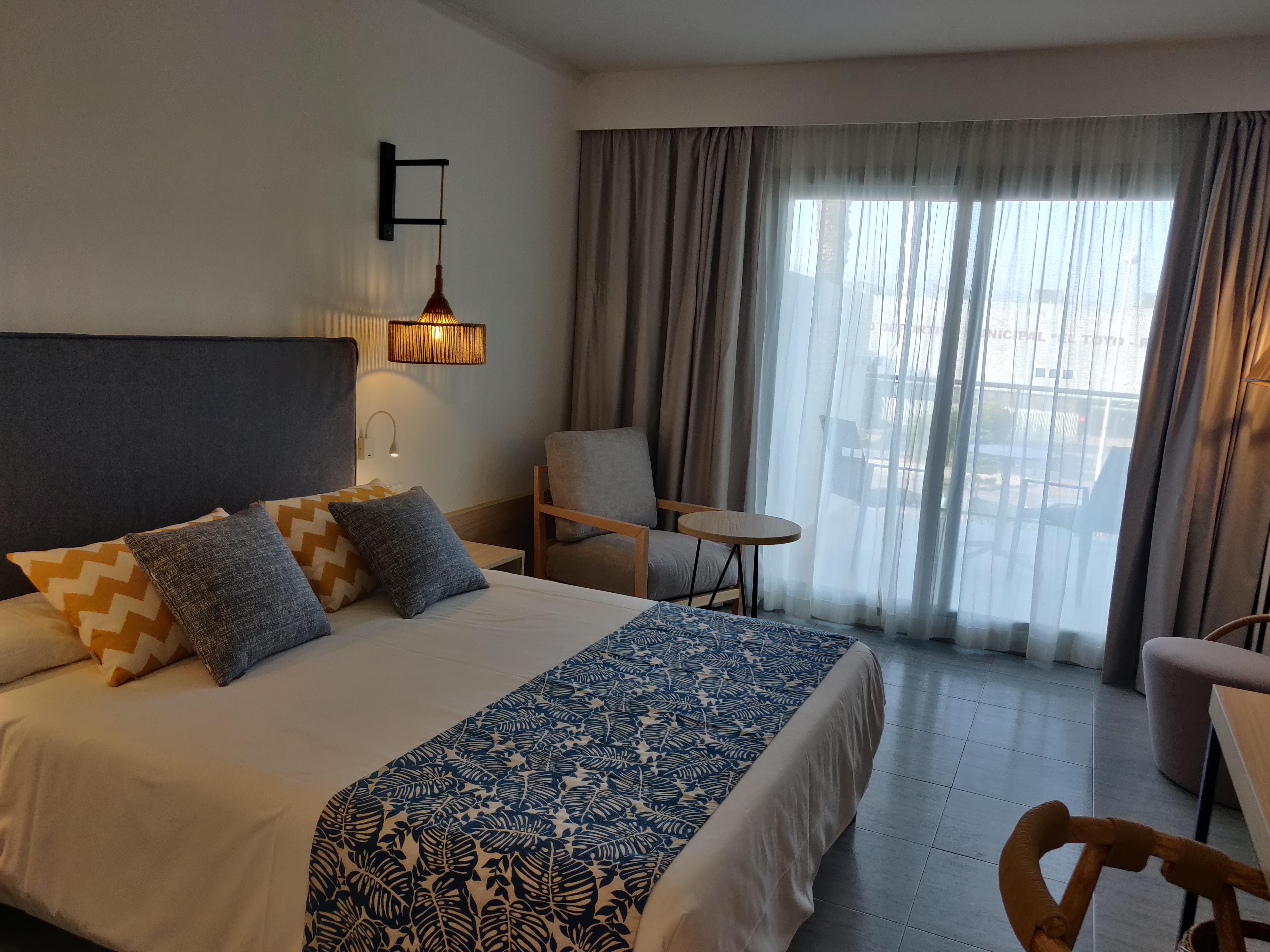 Cabogata Beach Hotel เรตามาร์ ภายนอก รูปภาพ A room at the hotel