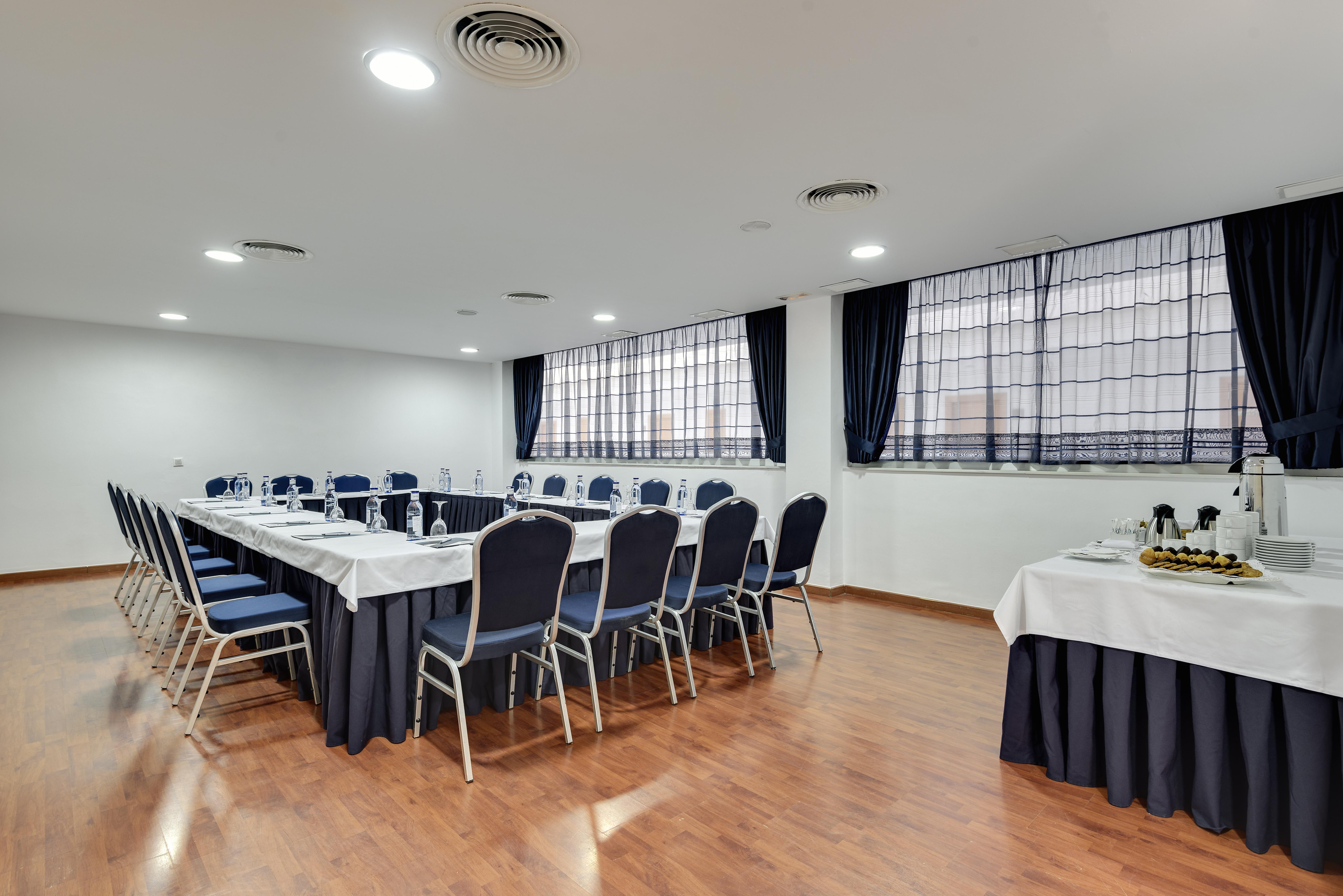 Cabogata Beach Hotel เรตามาร์ ภายนอก รูปภาพ Meeting room