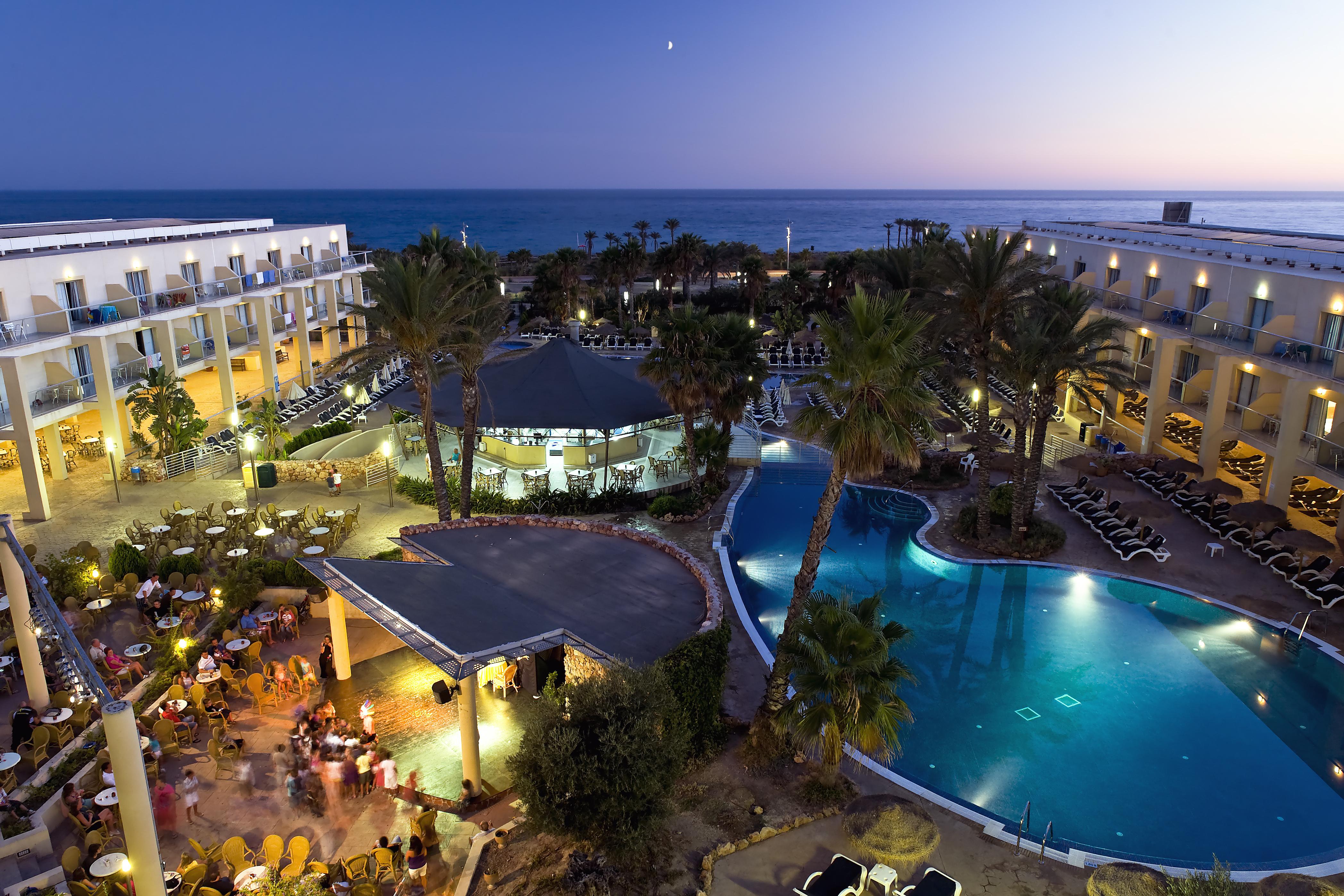 Cabogata Beach Hotel เรตามาร์ ภายนอก รูปภาพ The Leonardo Village Hotel