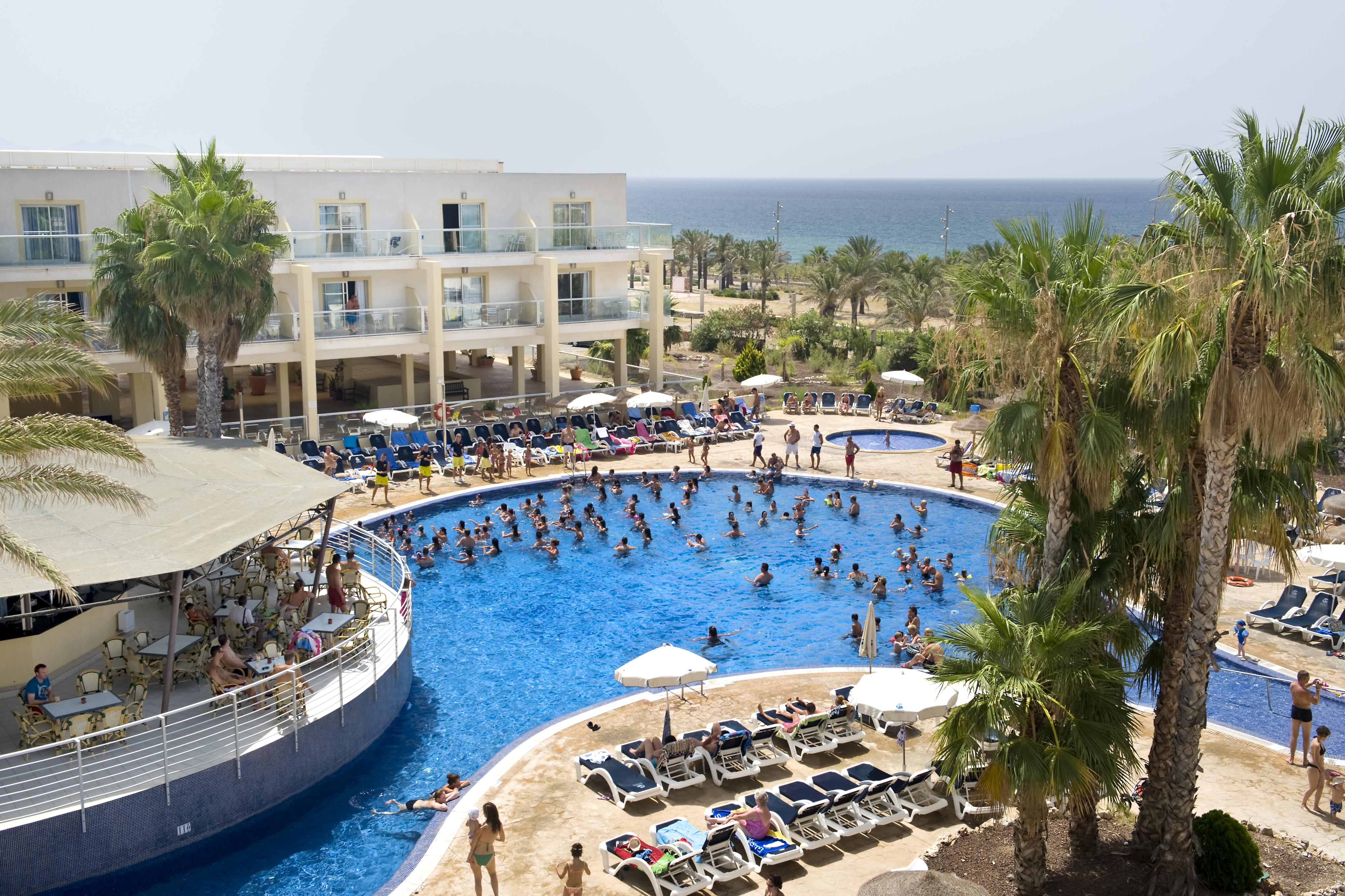 Cabogata Beach Hotel เรตามาร์ ภายนอก รูปภาพ The pool at the Narenje Hotel