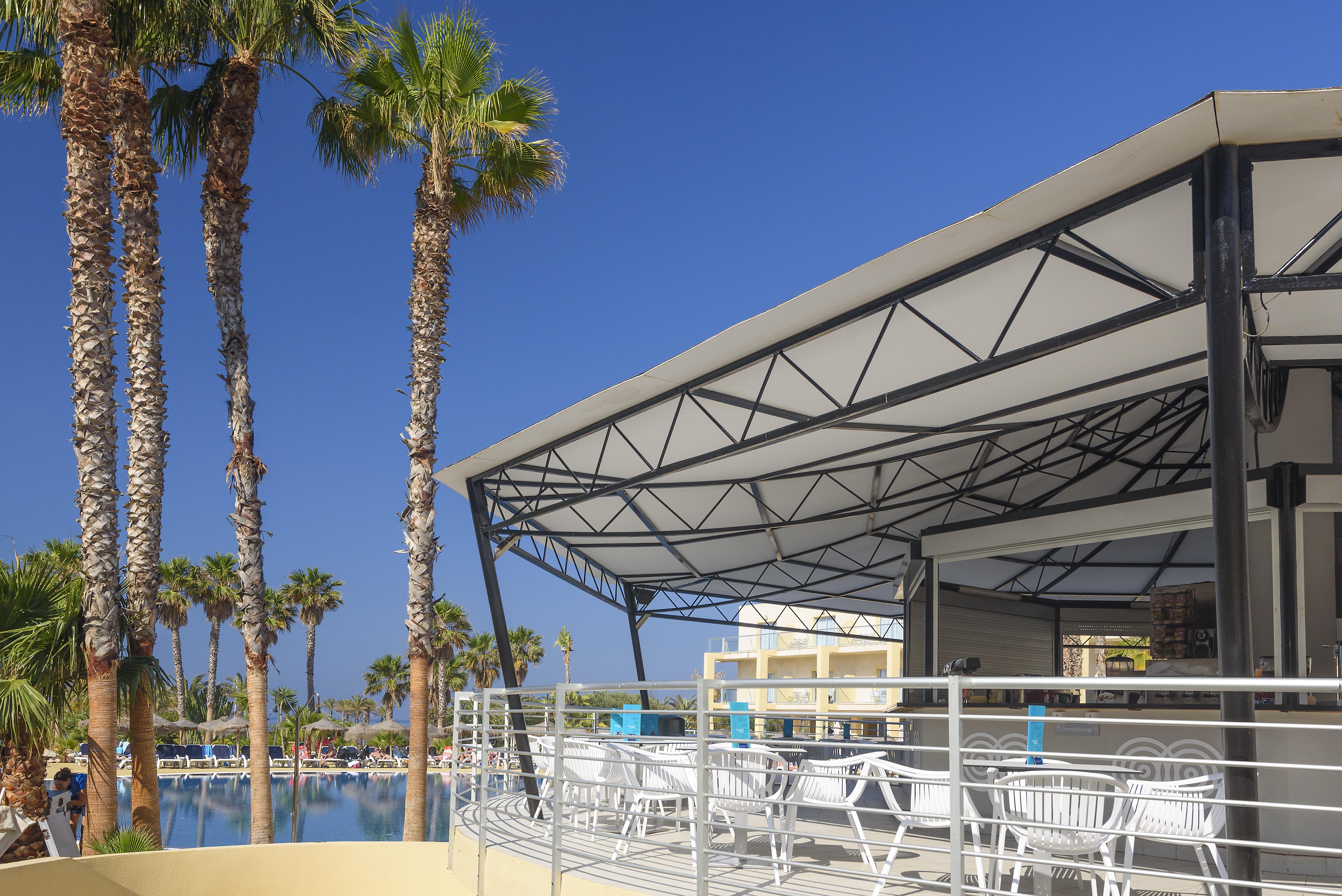 Cabogata Beach Hotel เรตามาร์ ภายนอก รูปภาพ The pool at the hotel