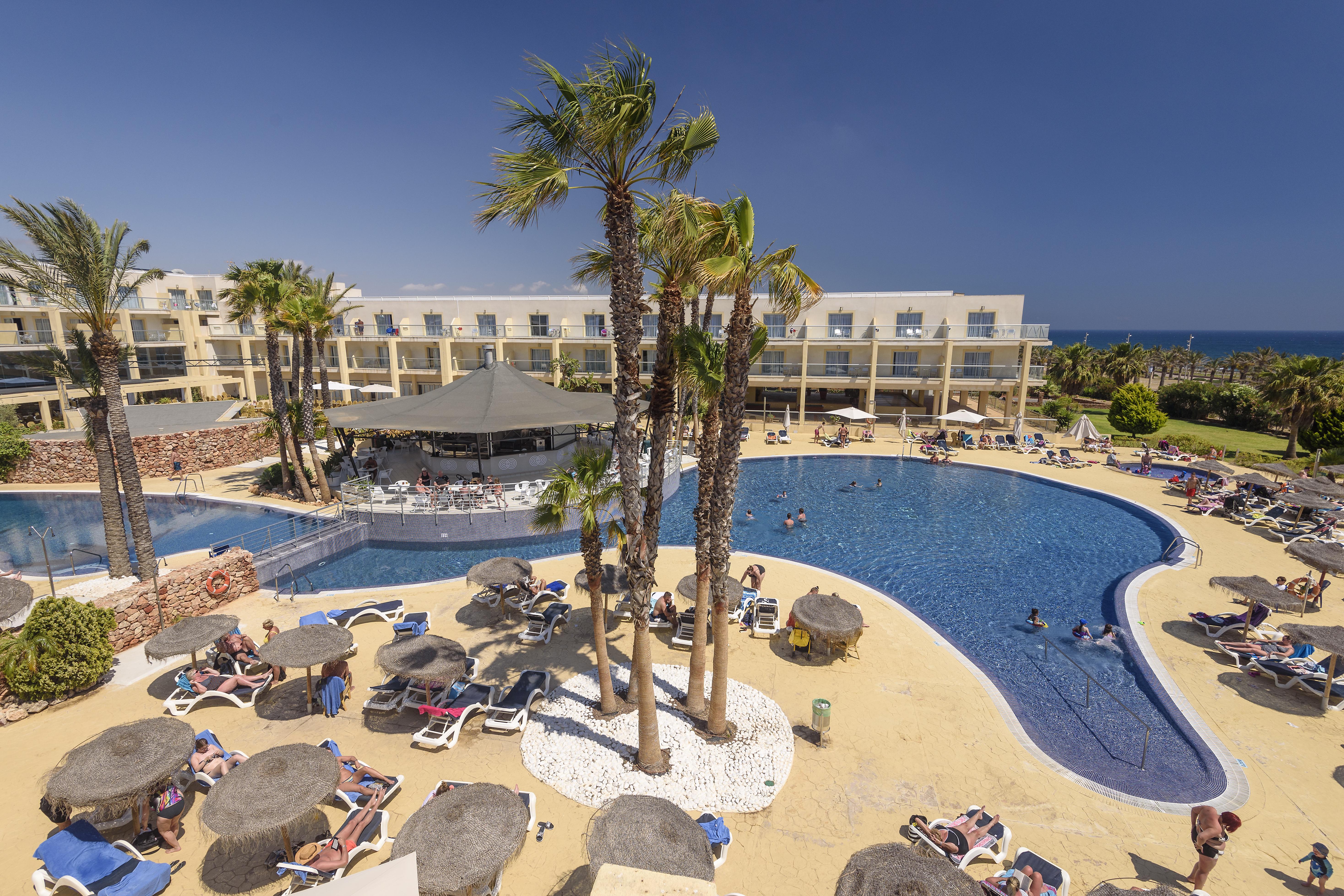 Cabogata Beach Hotel เรตามาร์ ภายนอก รูปภาพ The swimming pool at the Nissi Beach Hotel
