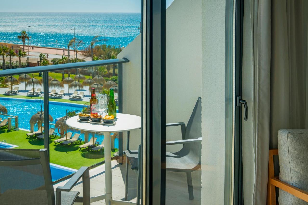 Cabogata Beach Hotel เรตามาร์ ภายนอก รูปภาพ A balcony