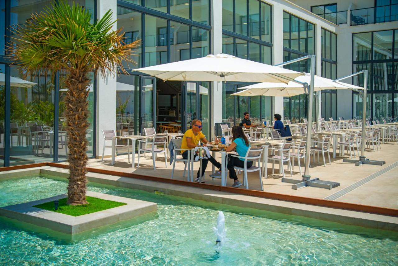 Cabogata Beach Hotel เรตามาร์ ภายนอก รูปภาพ The restaurant at the airport