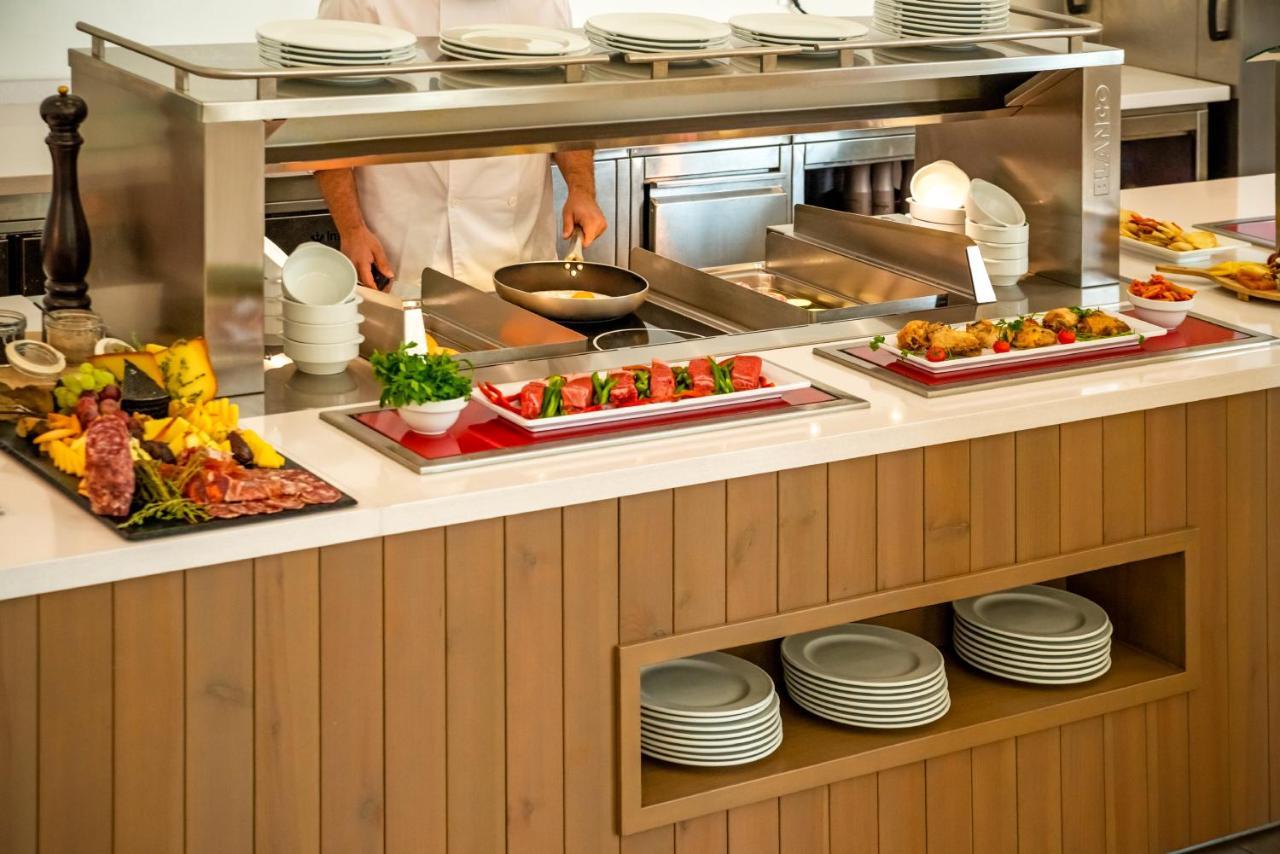 Cabogata Beach Hotel เรตามาร์ ภายนอก รูปภาพ A buffet