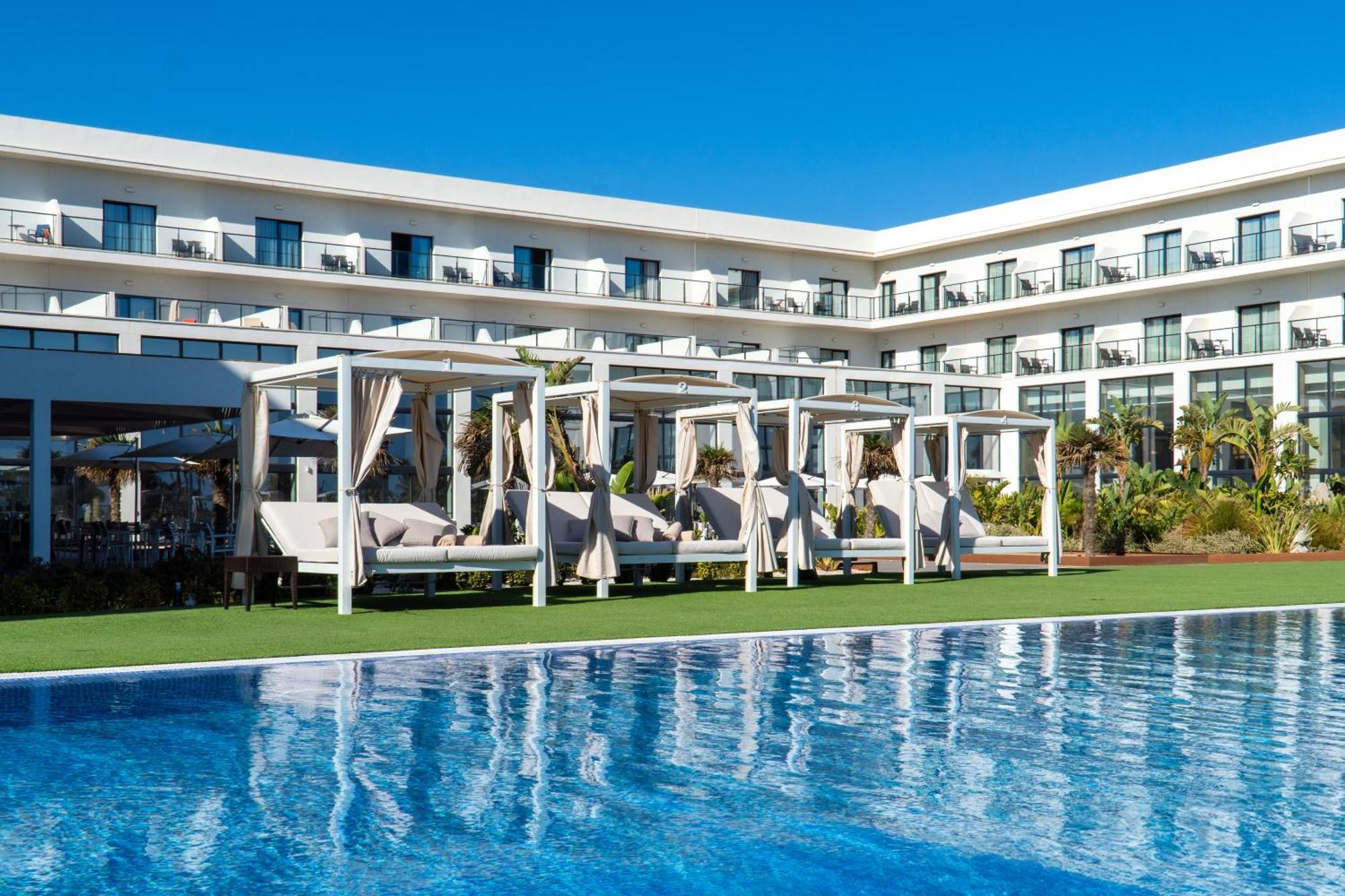 Cabogata Beach Hotel เรตามาร์ ภายนอก รูปภาพ The hotel's pool